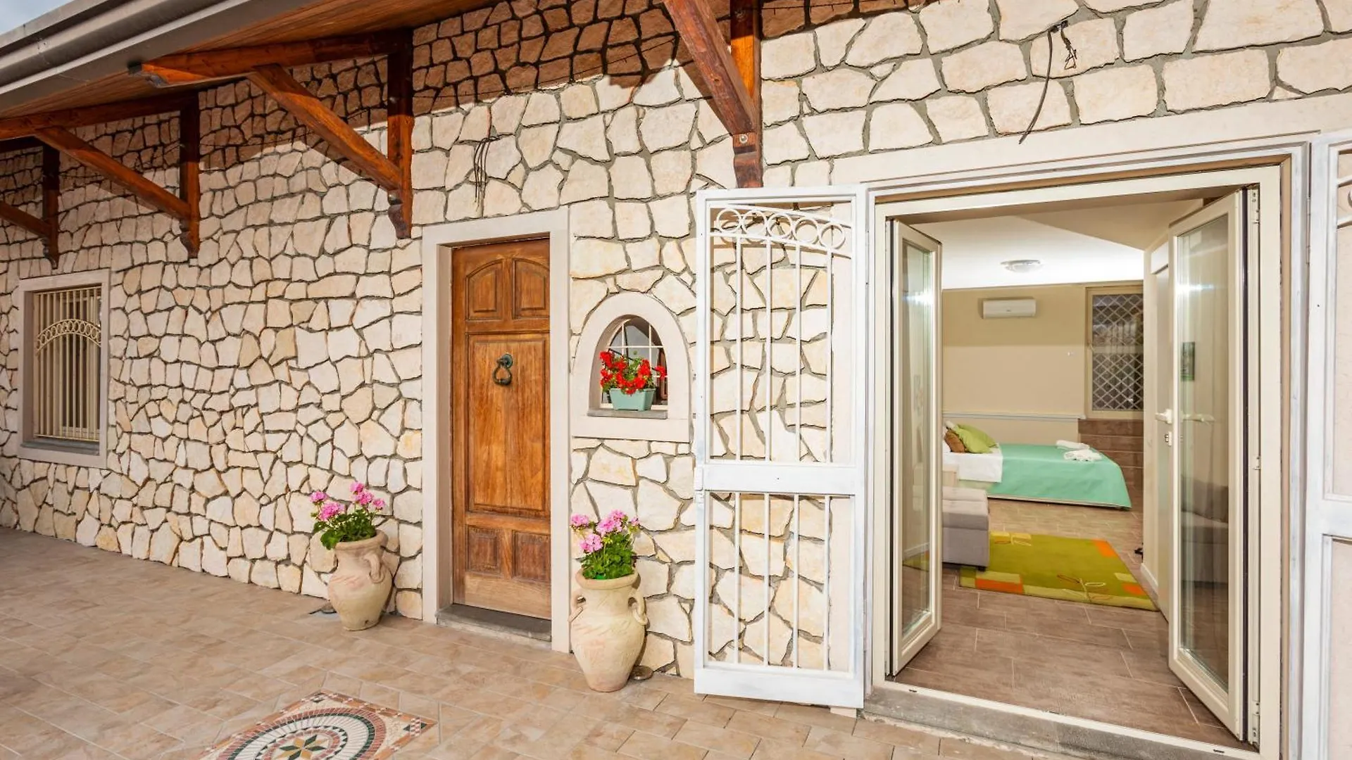 Petra Janca Apartamento Aci SantʼAntonio Itália